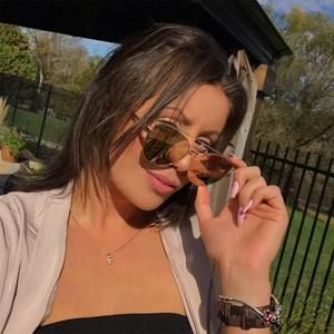 Meet your Posher, Faithe